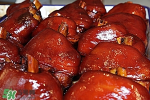 腊猪脚炖什么比较好吃,请问腊猪脚用什么炖最好吃