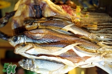 腊鱼遇上阴雨天怎么办,晾晒腊鱼下雨天怎么办 腊鱼遇上阴雨天怎么办,晾晒腊鱼下雨天怎么办