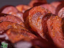 腊肠外面的皮是什么做的,腊肠外面的皮是什么能吃吗 腊肠外面的皮是什么做的,腊肠外面的皮是什么能吃吗