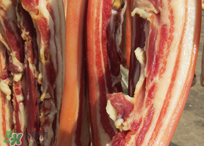 腌肉放糖吗,腌肉放糖起什么作用 腌肉放糖吗,腌肉放糖起什么作用