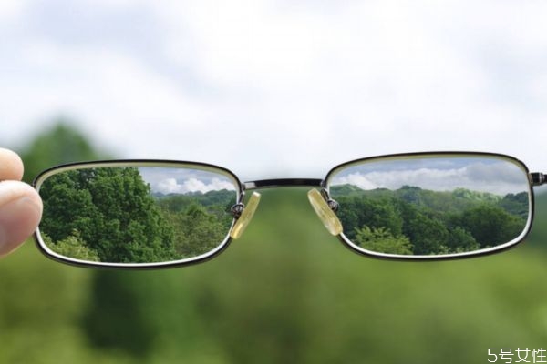 散光应该怎么治疗呢(散光需要怎么治疗)