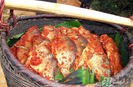 30斤鱼放多少盐腌制,腌制咸鱼一斤鱼多少盐