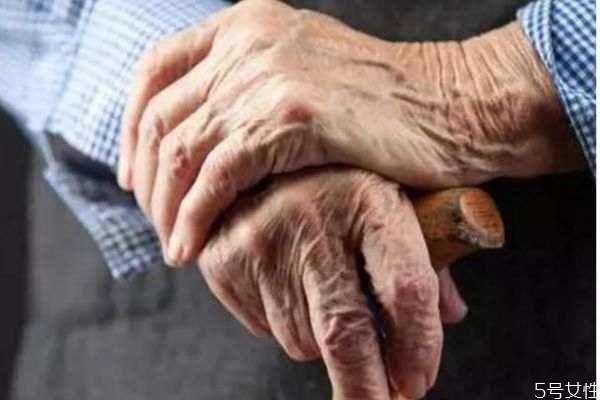 预防帕金森应该多吃什么呢(吃什么食物可以预防帕金森)