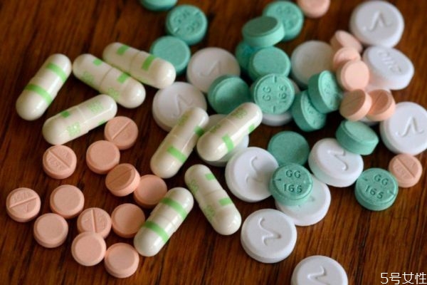 飞蚊症的症状有什么呢(飞蚊症的症状是什么)