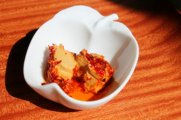 腐乳发霉的样子,腐乳发霉是什么颜色