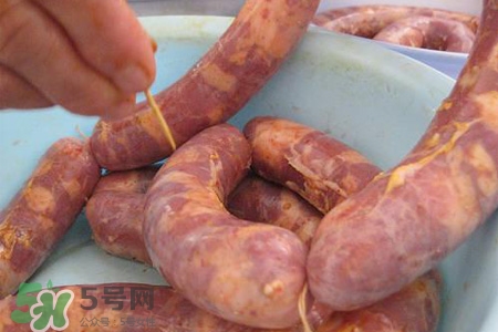腊肠还没风干可以吃吗,腊肠不晒干可以吃吗