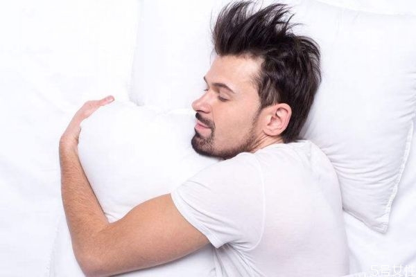 经常出汗的人好吗(经常出汗的人好吗)