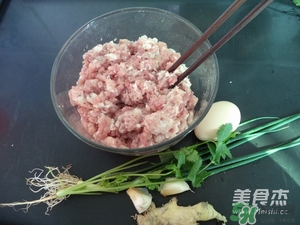 肉丸子可以用面粉吗,肉丸子可以加面粉吗