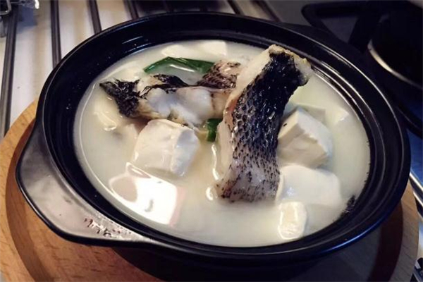 产妇吃黑鱼汤下奶吗,哺乳期可以吃黑鱼吗回奶吗