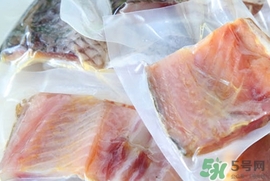腊鱼有点发霉还能吃吗,长了霉的腊鱼处理后吃不吃 腊鱼有点发霉还能吃吗,长了霉的腊鱼处理后吃不吃