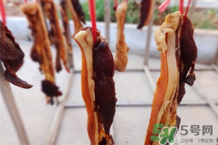 腊肉长绿霉了还能吃吗腊肉怎么保存可以冷冻吗,长绿霉的腊肉还能吃吗