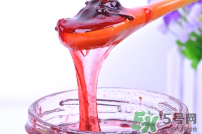 玫瑰花酱的吃法和好处,吃玫瑰花酱有什么功效和好处 玫瑰花酱的吃法和好处,吃玫瑰花酱有什么功效和好处