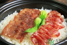 腊肠为什么会变黑,腊肠炒黑了还能吃吗