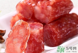 腊肠外面长白毛还能吃吗,腊肠长毛了还能吃么