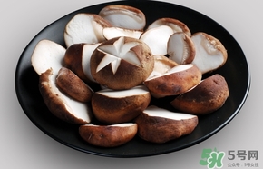 香菇的颜色深的好还是浅的好,香菇深色好还是浅色好