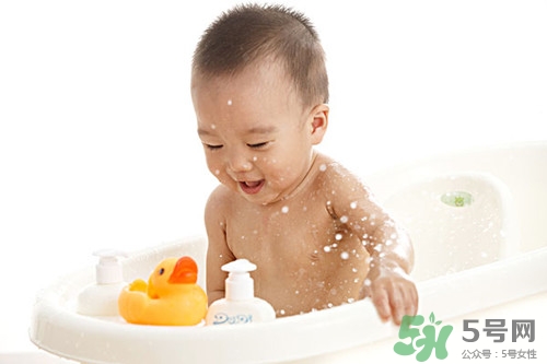 小孩不小心吃了沐浴露会怎么样,小孩吃沐浴露会中毒吗