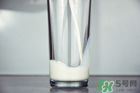 喝低脂牛奶有什么好处,低脂牛奶还有营养吗