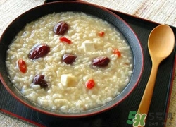 茯苓煮粥有什么功效,茯苓粥的做法和功效