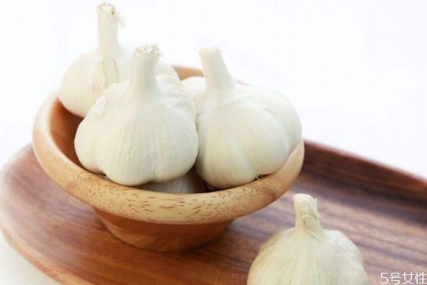 大蒜泡酒怎么制作,酒泡大蒜怎么做