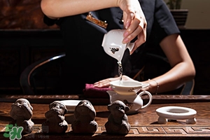 泡出来的茶有泡沫怎么回事,泡茶时有很多泡沫怎么回事?