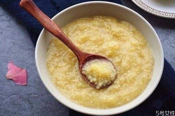 小米香蕉粥能治便秘吗,小米粥煮香蕉治便秘吗