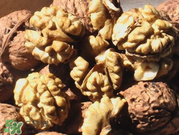 核桃皮发黑能吃吗,核桃有的是黑皮能吃吗? 核桃皮发黑能吃吗,核桃有的是黑皮能吃吗?