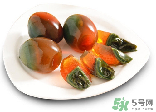 皮蛋上面为什么有雪花可以吃吗,为什么皮蛋有雪花 皮蛋上面为什么有雪花可以吃吗,为什么皮蛋有雪花