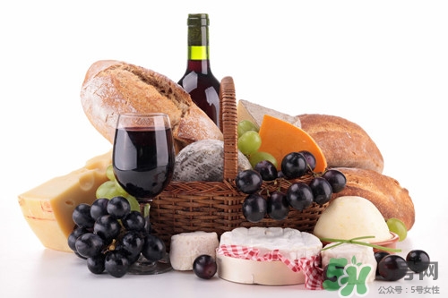 红酒面包怎么做,面包配红酒有什么说法