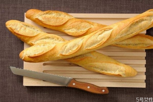 法棍和普通面包热量,法式长棍面包为什么这么硬 法棍和普通面包热量,法式长棍面包为什么这么硬