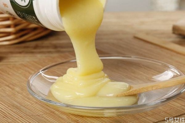 白内障的主要症状是什么呢(白内障的主要症状有哪些)