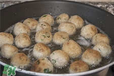 炸肉丸子用淀粉好还是用面粉好,炸肉丸是用淀粉还是用面粉