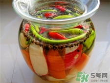 泡菜坛子生白花咋处理,泡菜坛子生花了怎么办