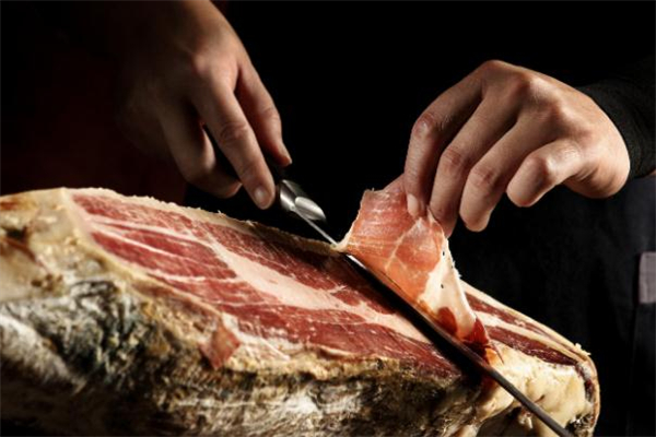 使用漱口水需要注意什么呢(正确使用漱口水)