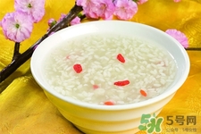 喝醪糟鸡蛋下奶的危害,喂奶可以喝醪糟鸡蛋吗 喝醪糟鸡蛋下奶的危害,喂奶可以喝醪糟鸡蛋吗