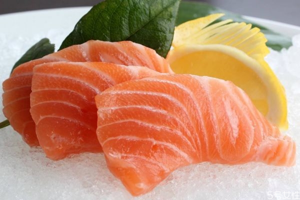 小孩子可以吃三文鱼(小孩子可以吃三文鱼吗)