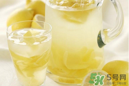 柠檬泡水喝有什么作用和功效,喝柠檬水有什么作用和功效