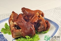 一岁半的宝宝能吃猪蹄吗,一岁宝宝可以吃猪蹄汤吗 一岁半的宝宝能吃猪蹄吗,一岁宝宝可以吃猪蹄汤吗