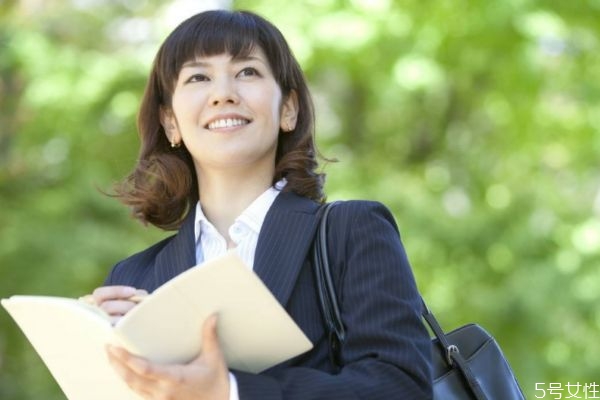 薇姿护肤品适合各个年龄层次(薇姿的护肤品怎么样适合年龄)