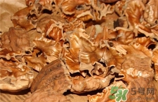 核桃壳能泡水喝吗泡水喝有什么功效,核桃壳泡水喝有什么用