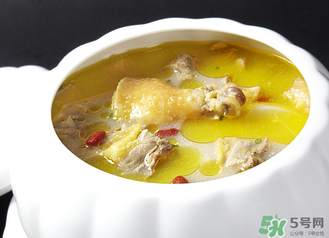 熬好的鸡汤可以隔夜喝吗,冬天鸡汤可以隔夜喝吗