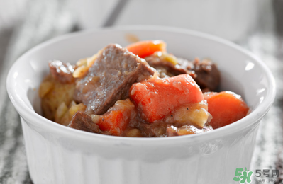 炖牛肉胡萝卜的做法,牛肉可以和胡萝卜一起吃吗? 炖牛肉胡萝卜的做法,牛肉可以和胡萝卜一起吃吗?