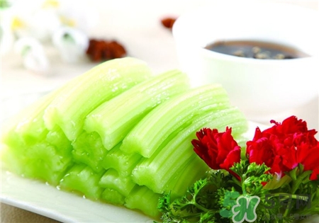 胡萝卜能和西芹一起炒吗,胡萝卜可不可以和芹菜一起炒