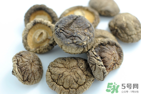 干香茹和新鲜香菇哪个营养好,干香菇和鲜香菇哪个营养价值高