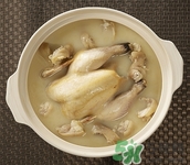 产后为什么不能喝母鸡汤,产后喝母鸡汤还是公鸡汤