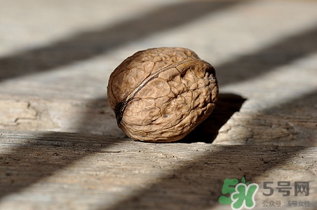 核桃能和酸奶一起吃吗?,核桃仁和酸奶能一起吃吗?