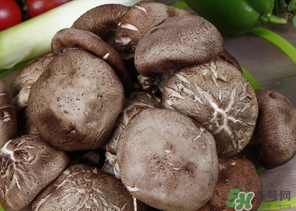 鲜香菇发黑了还能吃吗?鲜香菇放黑了还能吃吗?,鲜香菇发黑了还能吃吗怎么吃好
