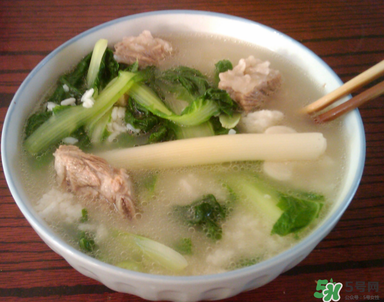 炖排骨几分钟可以熟,炖排骨汤放什么材料最好