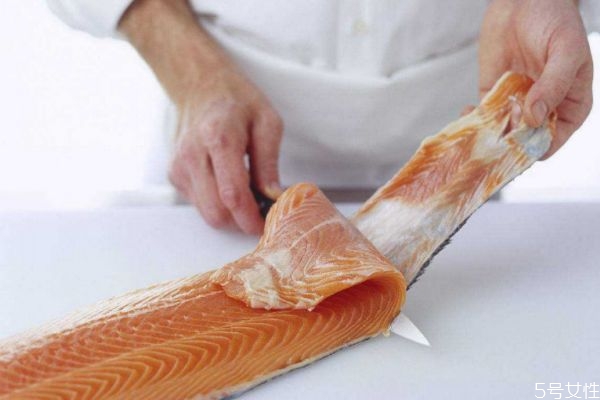 三文鱼口感怎样才是新鲜的,三文鱼肉怎么保存