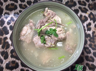 排骨用温水煮还是热水,炖排骨用热水还是用凉水