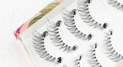 眼霜不能用太多(眼霜不能用太多)